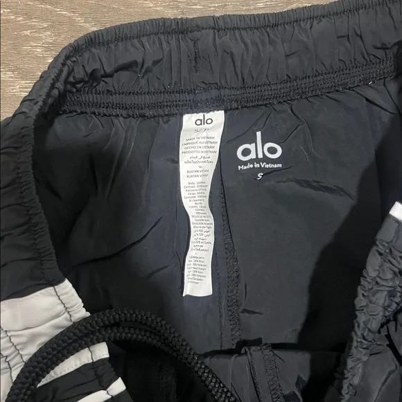 Alo Retrack Pants Small - Picture 3 of 5